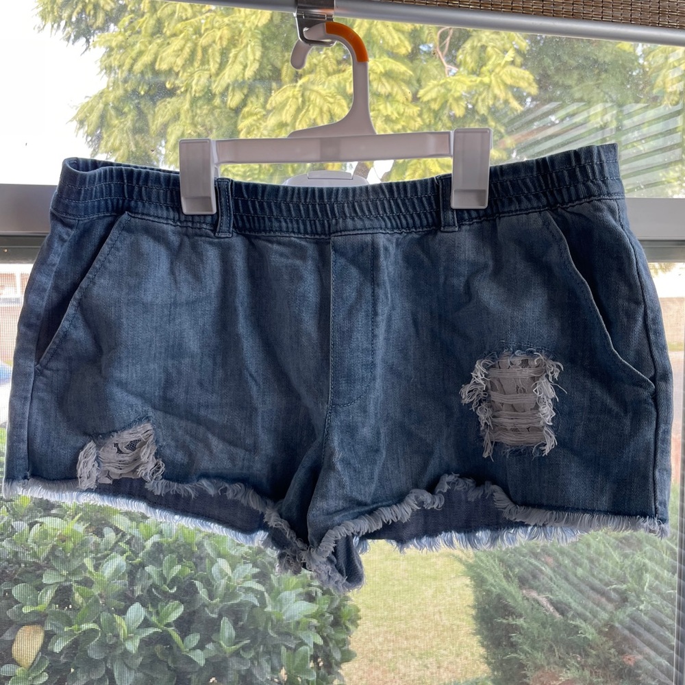 Cutoff shorts
